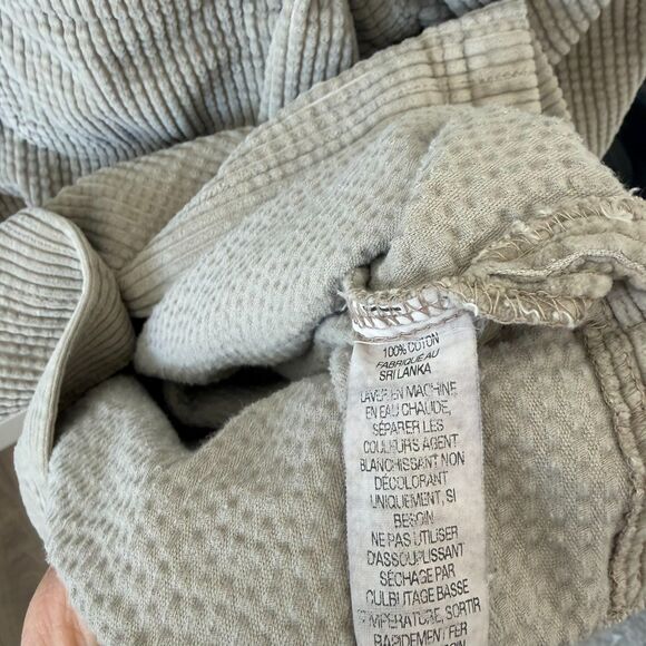 LL Bean Corduroy Shirt Womens Sz LG Beige Brown Shacket Button Up Front Pocket - Picture 4 of 6